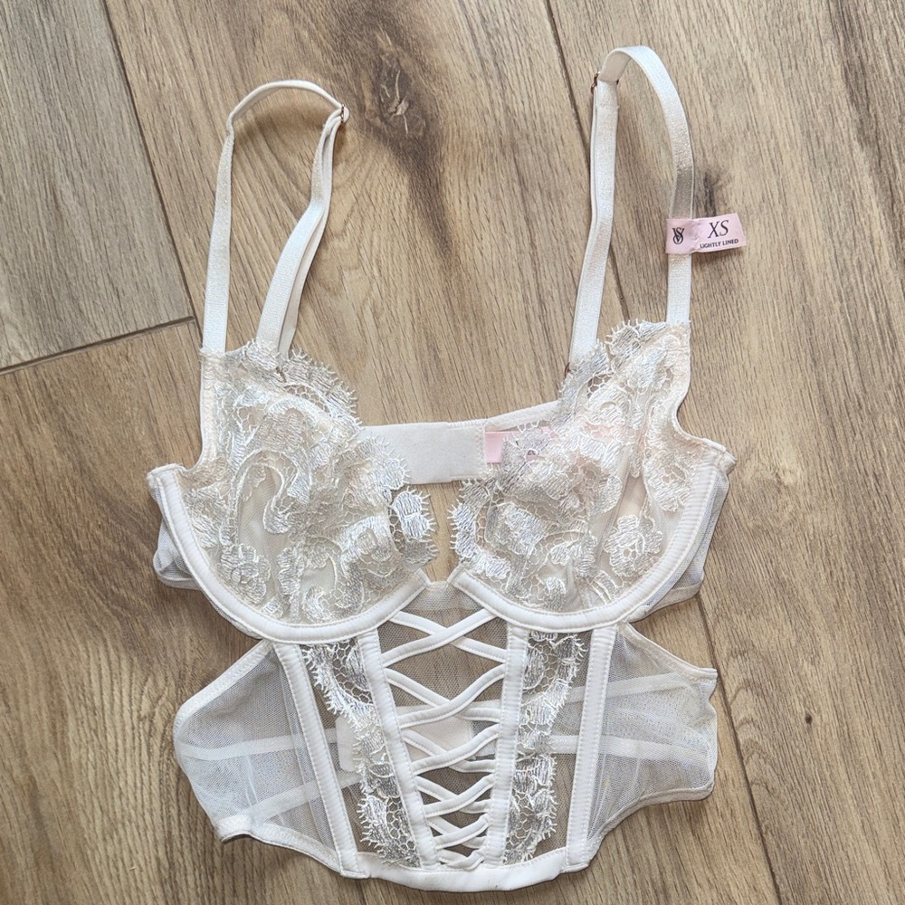 VICTORIA'S SECRET Dream Angels Boho Floral Embroidery Demi Corset Lingerie